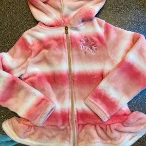 Girl fleece with front full zipper,ruffle on the bottom 
And ears on the hood